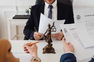 Teisės pagrindai: kaip pasirinkti teisines paslaugas?